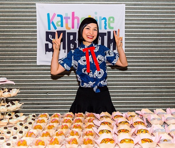 «Какие у меня планы на 2016? Я хочу продолжать поддерживать людей, пекущих замечательные торты, дома. Я не могла бы этого делать, если бы пользователи интернета не делились фото с моими тортиками. Я хочу поделиться своими советами и уловками по приготовлению всевозможных десертов и дать большее развитие миру, полному креатива и приятных неожиданностей, миру домашней выпечки».