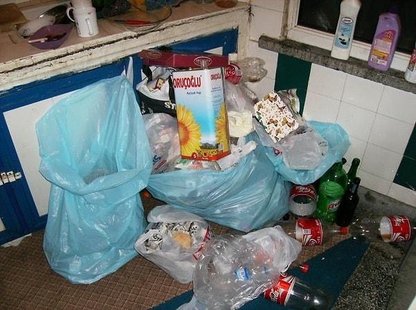 7. Tüm çöplerin mutfağa istiflenme suretiyle toplanması sebebiyle emekliye ayrılan: Çöp kutusu