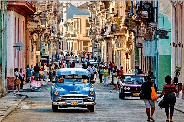 2. Помните, как у Mr. Credo? "А давай улетим на Кубу! По песку босиком. Вдвоём". Еще бы, Куба ведь самая дешевая страна в мире!