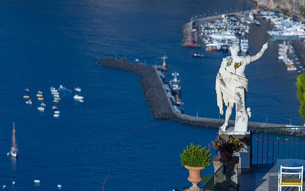 5. Салат "Цезарь" родом из Италии.