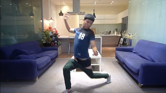 Ellerini Kullanmadan Pantolon Giyen Yetenek Abidesi Adam