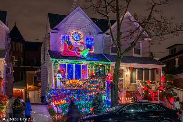 27. Световые шоу продолжаются до 6 января – праздника Богоявления – так что у вас еще есть время попасть на Дайкер Хайтс.