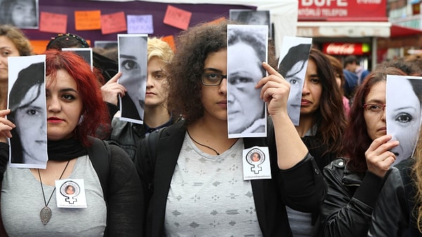 2. Протест против насилия над женщинами.