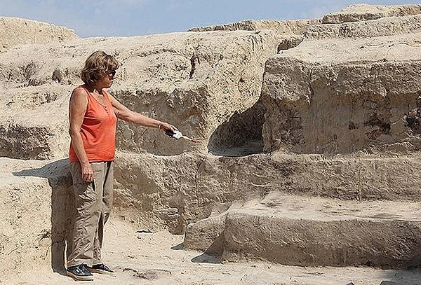 6. Aslantepe’de Bulunan 5000 Yıllık Kerpiç Taht