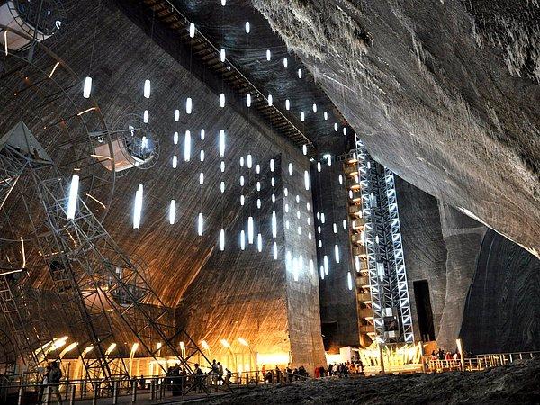 1. Turda, Romanya'da bulunan yeraltı eğlence parkı, aslında dünyanın en eski tuz madenlerinden biri.
