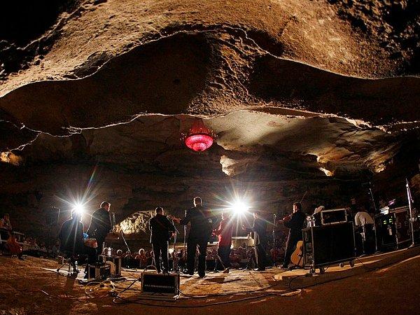 4. ABD'nin Tennessee eyaletinde bulunan Cumberland Mağaraları yerin 100 metre altında ve konser organizasyonlarına ev sahipliği yapıyor.