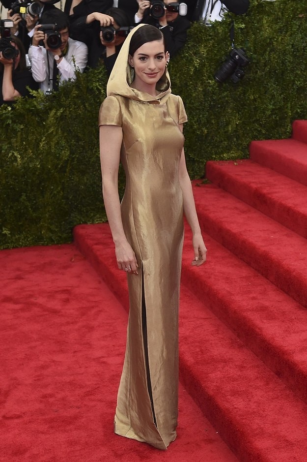 Энн Хэтэуэй на Met Gala.