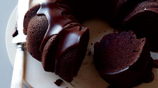 7. Çikolatadan bayılacağınız bir kek yapmaya ne dersiniz?
