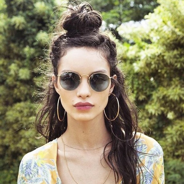 4. "Пучки" (они же Top Knots) на голове