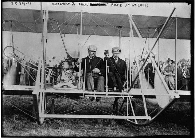 14. Bir hava aracına binen ilk Amerikan başkanı Teddy Roosevelt. 1910.