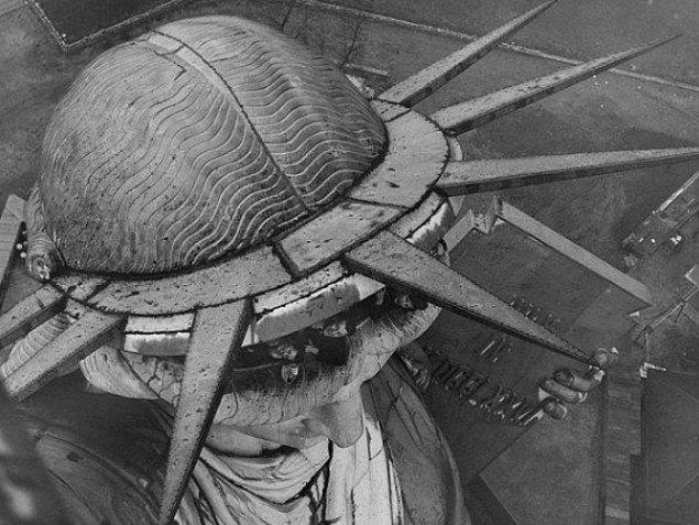 15. Özgürlük Heykeli'nin meşalesinden çekilmiş bu fotoğraf. 1930.