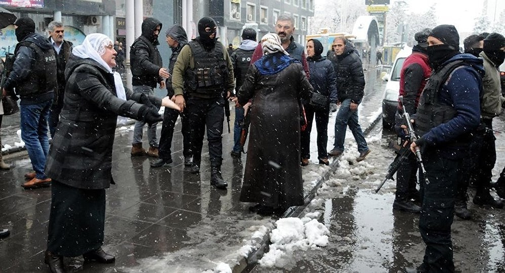 Diyarbakır'da Yürüyüşe Polis Müdahalesi