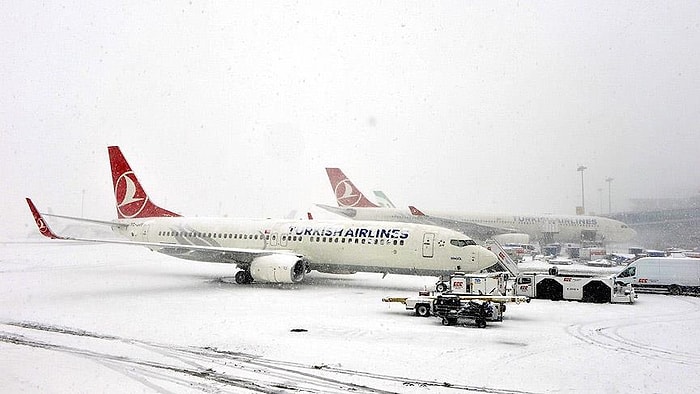 Hava Ulaşımına Kar Engeli Sürüyor: İstanbul'da 247 Sefer İptal