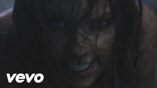 Taylor Swift Yeni Yıla Hızlı Giriş Yaptı! "Out Of The Woods" Klibini Yayınlandı