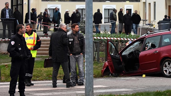 Fransa'da Camiyi Koruyan Askerlere Saldırı