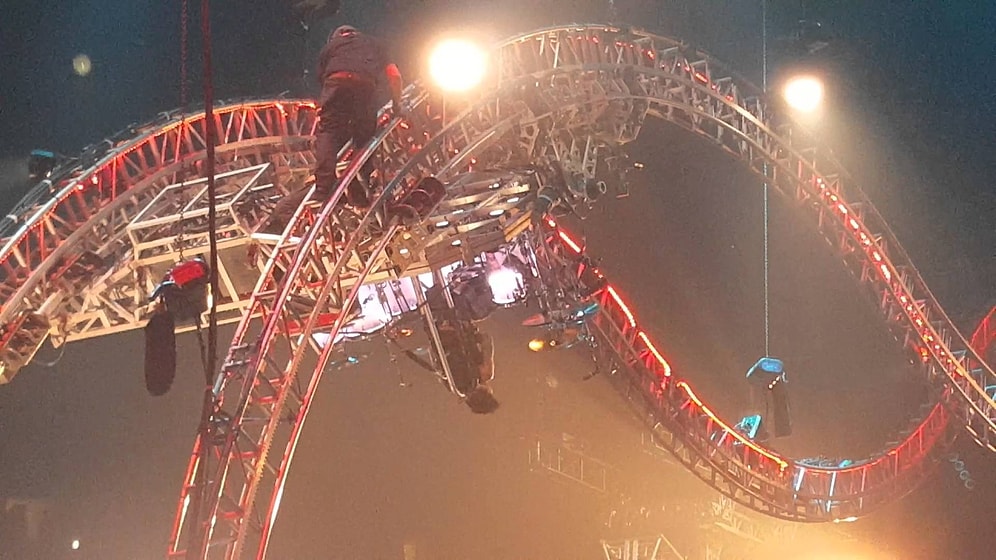 Her Türlü Çalarım! Roller Coaster'ın Üzerinde Performansına Devam Eden Çılgın Davulcu
