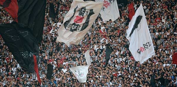 8. "Türkler bize göre birbirlerine karşı daha sadıklar ve sosyal yönleri kesinlikle daha kuvvetli. Türkiye'de bir futbol takımı ya da bir politik görüş adına sosyal grup oluşturmak çok daha kolay."