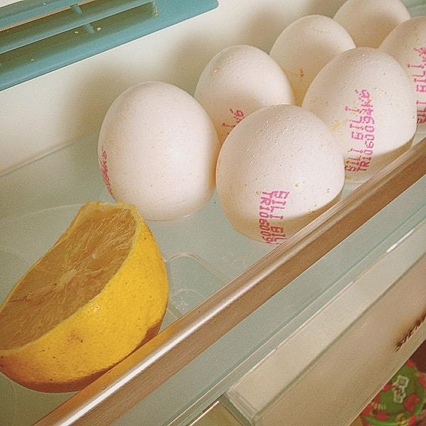 5. Buzdolabının yumurtalığını, yumurtalardan daha çok sahiplenen bir limon muhakkak vardır.