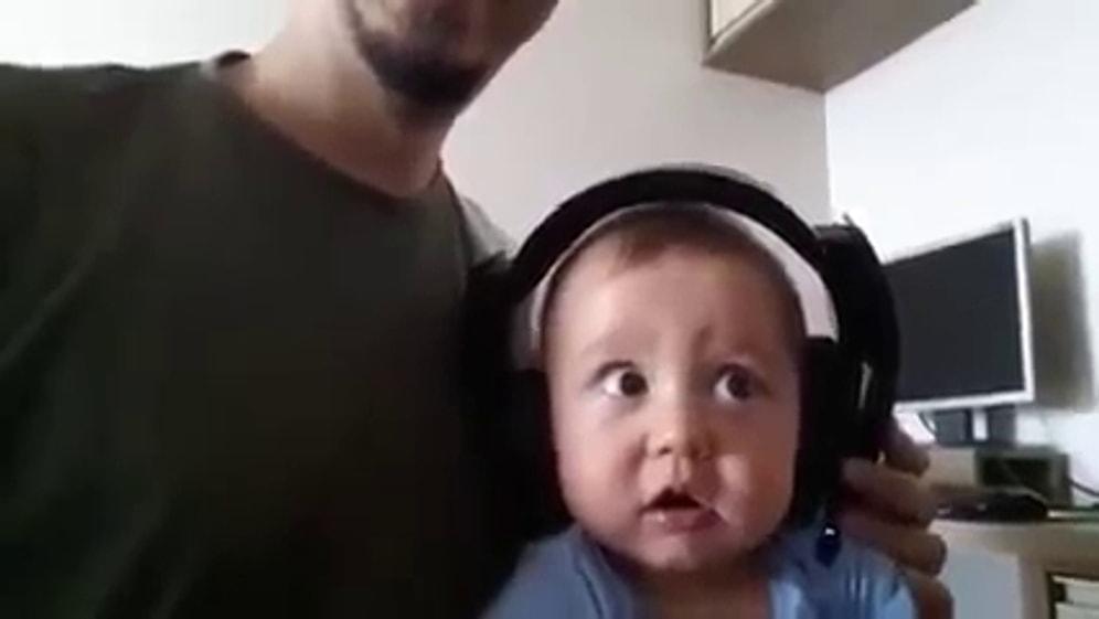 İlk Defa Rock Müzik Dinleyen Çocuğun Isırmalık Tepkisi