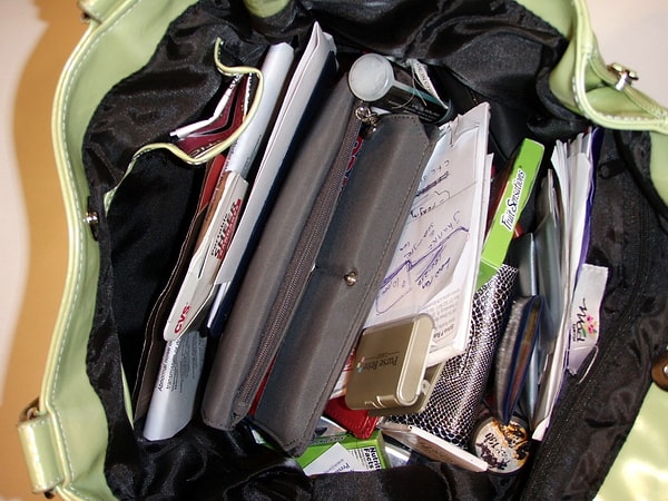 3. Разберите сумку и её содержимое.