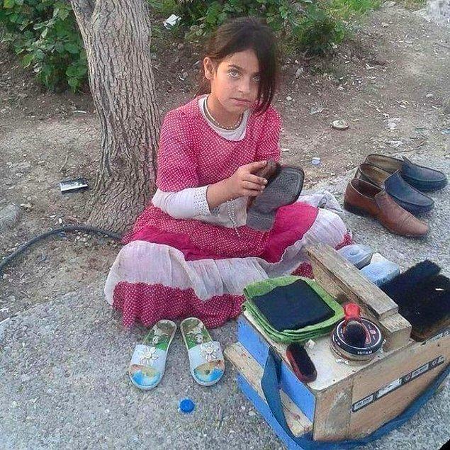 26. Babasının hastalığı sebebiyle okuldan sonra ayakkabı boyacılığı yapıp eve ekmek parası götüren Elif