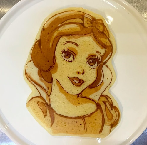 Yeni nesli de unutmayan sanatçı Disney karakterlerine de yer veriyor.