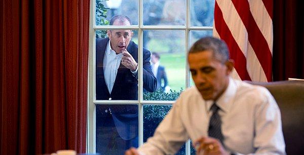 51. Komedyen Jerry Seinfeld, Oval Ofis'in camını tıklatırken. 7 Aralık 2015.