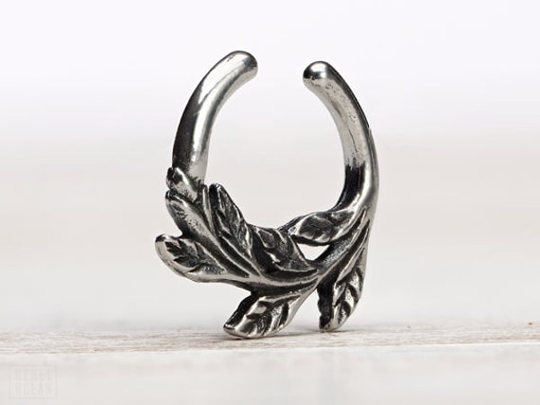 9. Колечко с веточкой листьев.