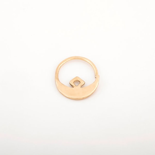 18. Полумесяц с верхушкой храма.