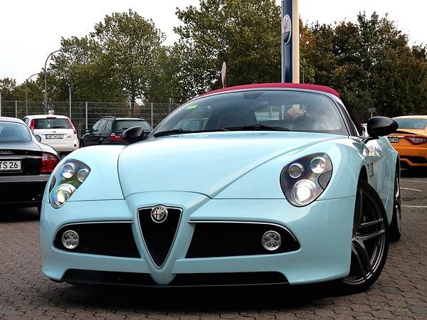 13. Bir Alfa Romeo'ya sahip olamazsınız, onunla hayatı paylaşırsınız.
