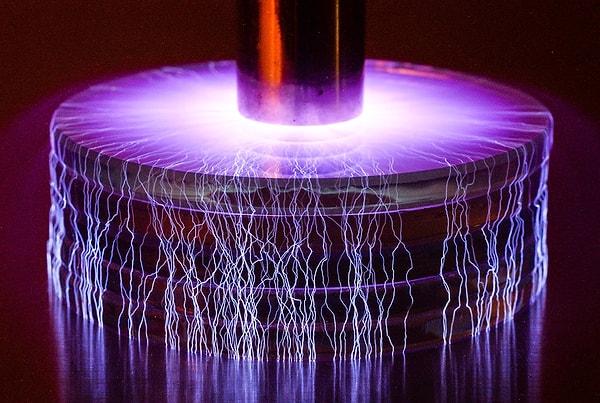 Mit 3: İndüksiyon bobinini Tesla icat etmiştir.