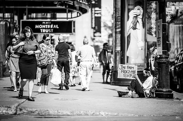 Эй, мисс с рекламного плаката, может поделитесь бубликом?