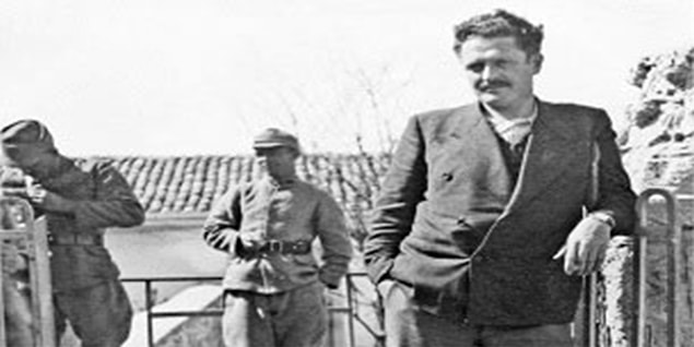 4. Nazım'ın yönlendirmesiyle şiir yazmaya başlayan İsmail Başaran cezaevinden çıktıktan sonra herkese Nazım'ı anlatır.