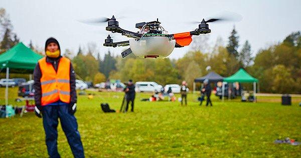 Intel tarafından gösterilen drone teknolojisinin geldiği son nokta! 100 drone ile gökyüzünde oluşturdukları hologram ile Guinness Rekorlar Kitabına girmeyi başardılar.