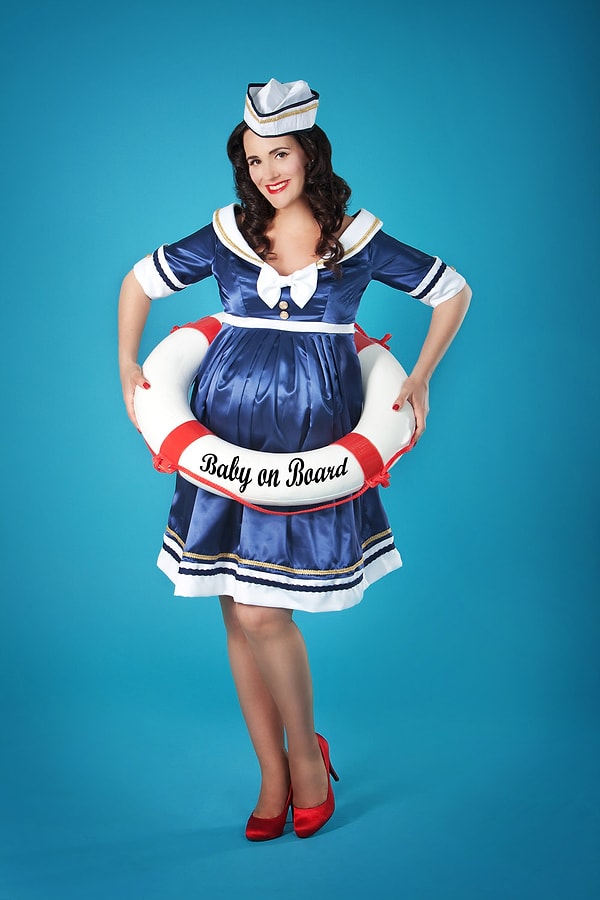 13. Любовь к формам беременной женщины безгранична!