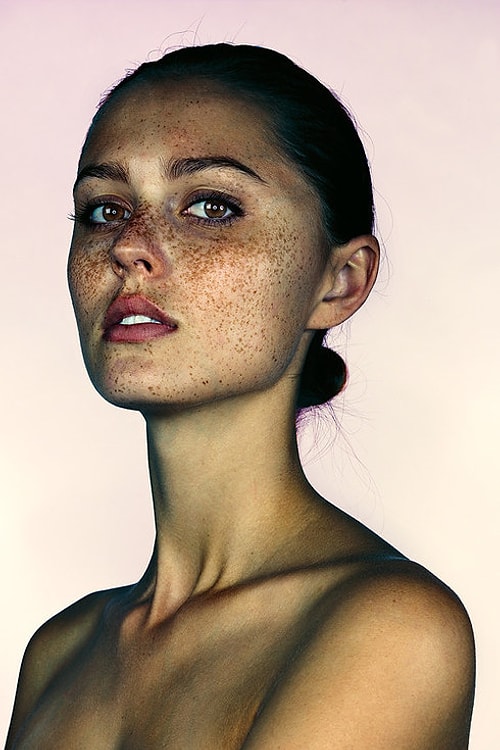 1-2. Elliott Brown (solda) ve Elouise.