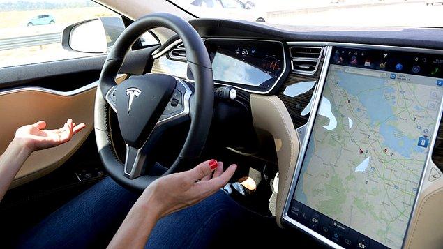 Model S ve Model X araçları 7.1 yazılım güncellemesiyle otomatik park özelliğine kavuşuyor.