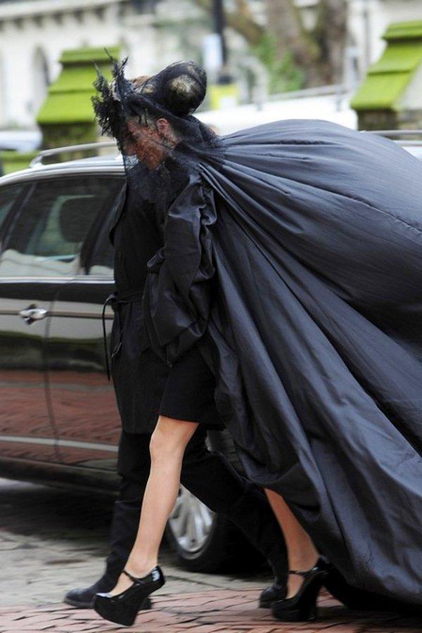 4. Lady Gaga - Ünlü tasarımcı Alexander McQueen'in cenazesi