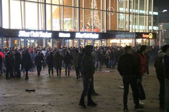 Köln'deki Saldırılarla İlgili Şikayet Sayısı 500'ü Aştı