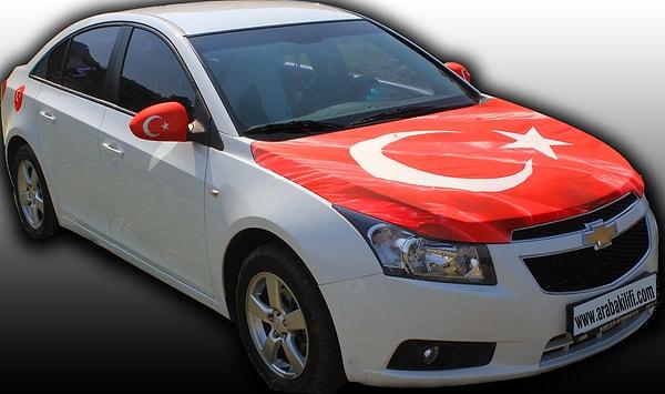 7. Akıllarına gelen her yere Türk bayrağı koyarlar.