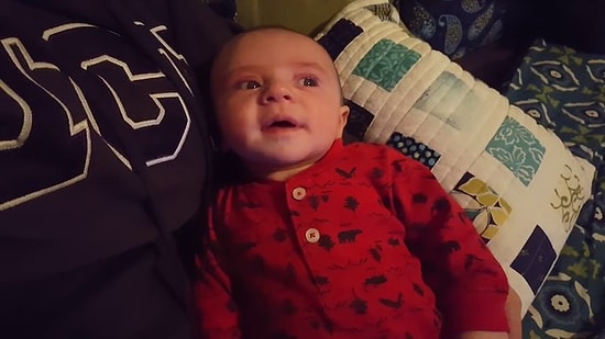 Ребенок перестает плакать, только когда слышит тему Дарта Вейдера