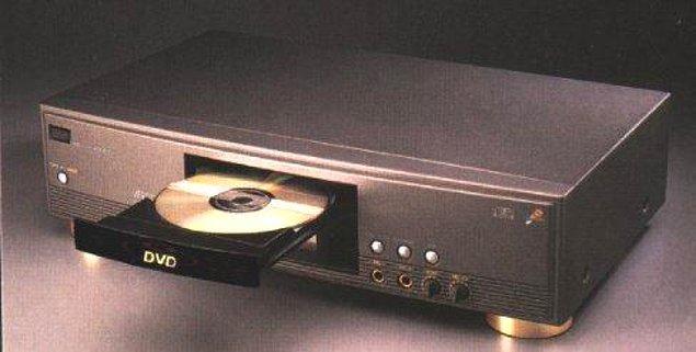 10. İlk DVD Oynatıcılar piyasaya sürüldü.