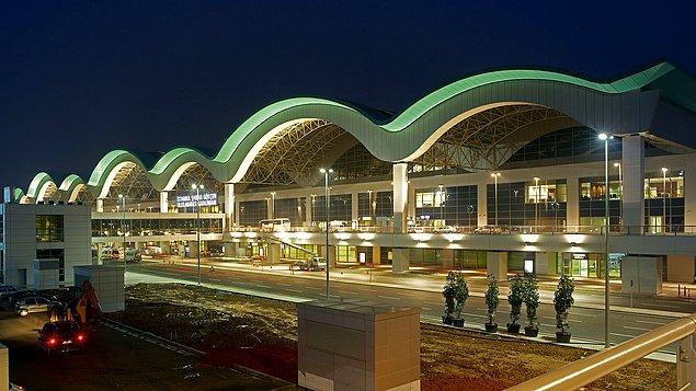 1. İstanbul Sabiha Gökçen Uluslararası Havalimanı hizmete girdi.
