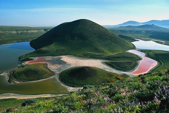 17 красивейших кратерных озер планеты