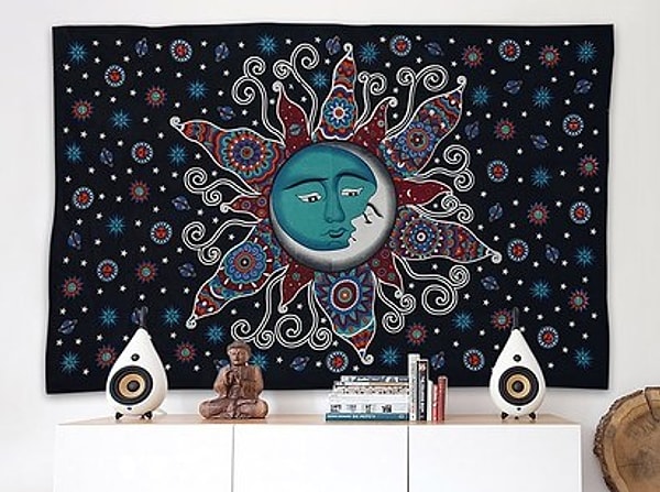 3. Украсьте комнату тканями.