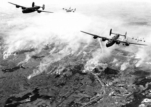 4. Ruslar savaş sırasında 500'den fazla Alman uçağını havada çarparak yok ettiler.