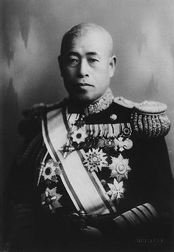 12. Japonların ABD'ye karşı düzenlediği Pearl Harbor saldırısını düzenleyen Amiral Isoroku Yamamoto, NAZİ Almanya'sının en yüksek askeri nişanı olan ''Meşe Yapraklı Şövalye Hacı''na layık görülen tek yabancıdır.