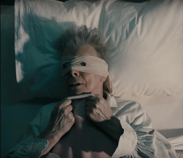 В самом начале клипа Боуи лежит на больничной койке, его глаза закрыты повязкой, его тело бьется в конвульсиях, он пытается подняться с кровати.