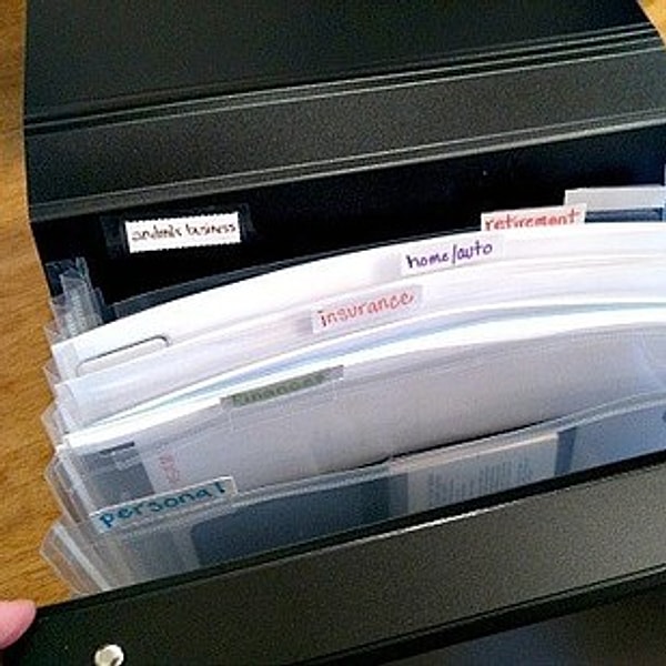 8. Организуйте бумаги и документы.