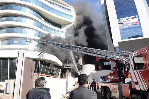 Maltepe'de Otelde Yangın: Mahsur Kalanlar Kurtarıldı